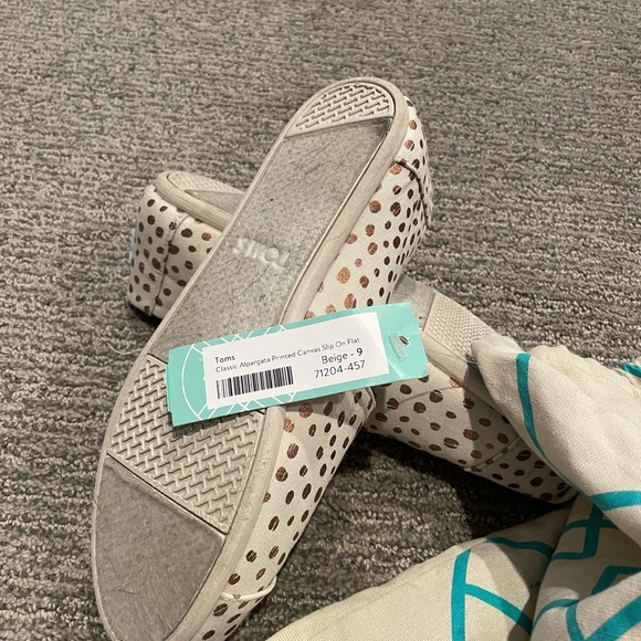 Toms flats size 9 - Picture 3 of 4